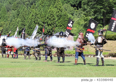 越前朝倉戦国まつり 火縄銃鉄砲隊 一斉射撃 福井県 福井市 の写真素材