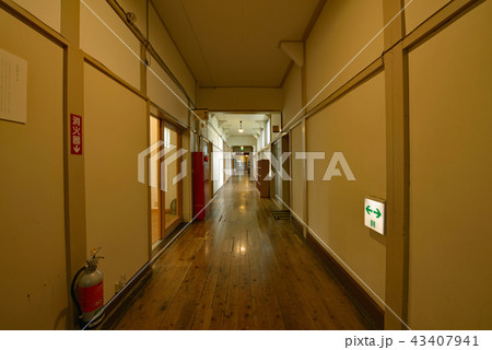 十日町　旧小学校　廊下 43407941