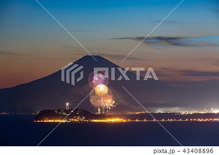逗子市の高台より富士山をバックに平塚花火大会 逗子市の高台より富士山をバックに平塚花火大会 43408896