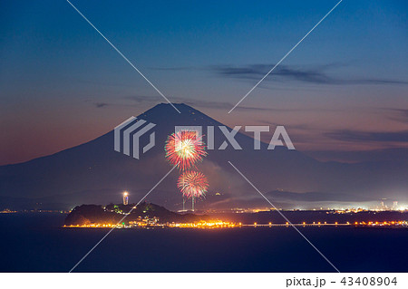 逗子市の高台より富士山をバックに平塚花火大会 逗子市の高台より富士山をバックに平塚花火大会 43408904