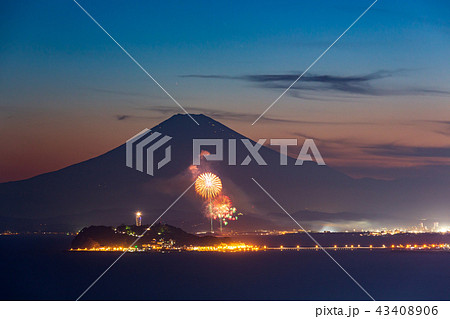 逗子市の高台より富士山をバックに平塚花火大会 逗子市の高台より富士山をバックに平塚花火大会 43408906