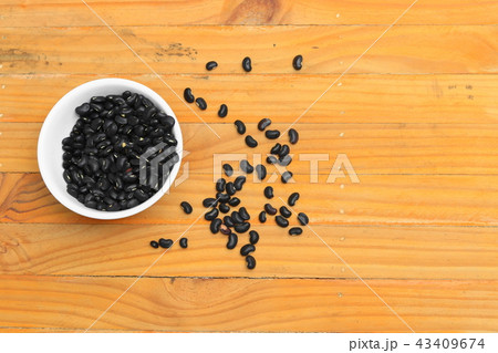 black beans in bowl on wood floor background black beans in bowl on wood floor background 43409674