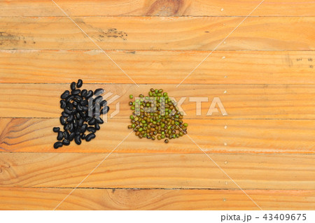 black and green beans closeup on wood black and green beans closeup on wood 43409675