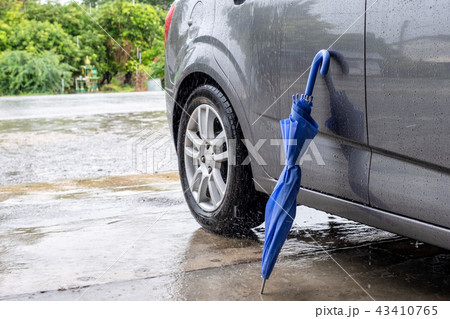 Close blue Umbrella folding with grey car 43410765