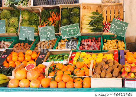 パリの朝市マルシェ　野菜 43411439