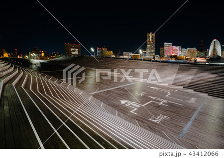 横浜 大さん橋の夜景 横浜 大さん橋の夜景 43412066