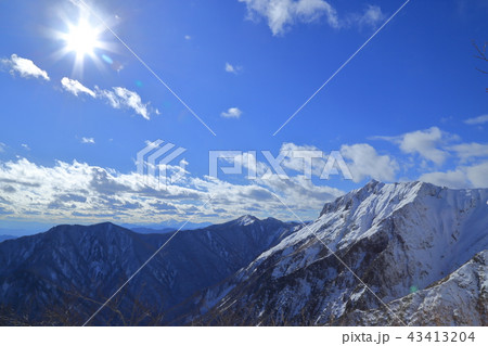 厳冬期の谷川岳の登山道からの風景 厳冬期の谷川岳の登山道からの風景 43413204