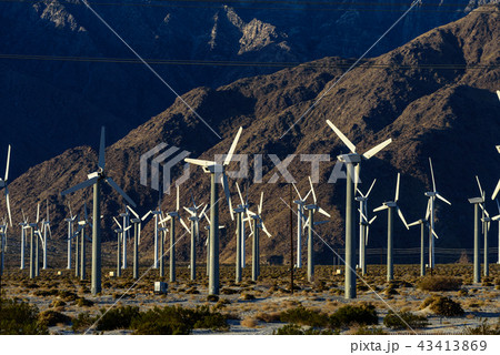 アメリカ・風力発電の風車群  43413869
