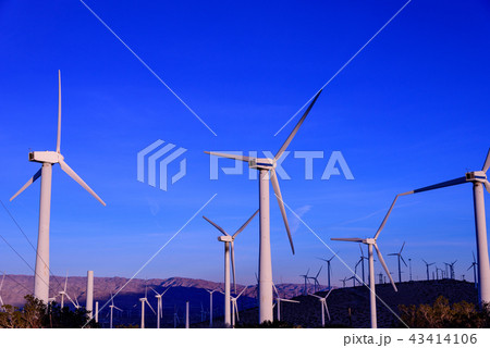 アメリカ・風力発電の風車群  43414106