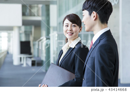 ビジネス ビジネスマン 会議 オフィス 新入社員 ビジネスウーマン チーム ビジネス ビジネスマン 会議 オフィス 新入社員 ビジネスウーマン チーム 43414668