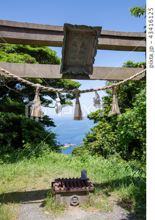 地の御前 沖の御前 -美保関灯台の東側にある鳥居- 43416125