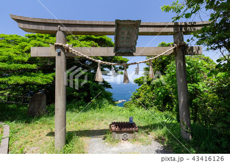 地の御前 沖の御前 -美保関灯台の東側にある鳥居- 43416126