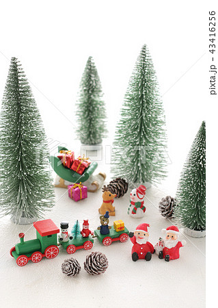 クリスマスイメージ　サンタがやってくる 43416256