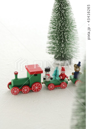 クリスマスイメージ　サンタがやってくる 43416265