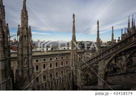 Milan Duomo rooftop 43418574
