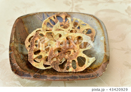 蓮根のノンフライチップス 43420929
