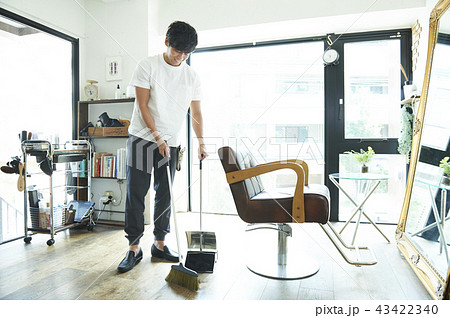 男性美容師 女性客 男性美容師 女性客 43422340