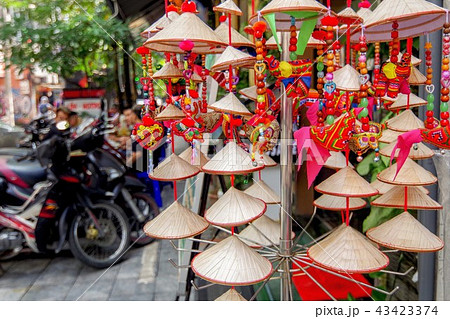 ベトナム風景 ベトナム笠のみやげ物 の写真素材