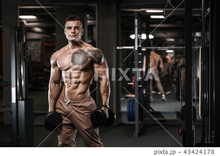 strong bodybuilder athletic men pumping up muscles 43424178