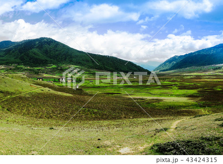 mountain Phobjikha valley, Bhutan Himalayas 43424315