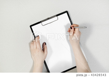 Paper in female hands 43426543