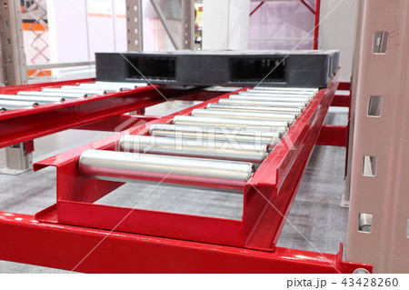 Conveyor Roller with pallet Conveyor Roller with pallet 43428260