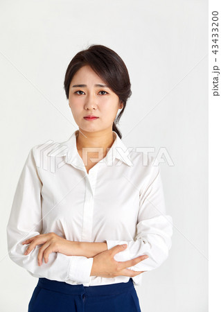 韓国人 ビジネスウーマン 若い女性 43433200