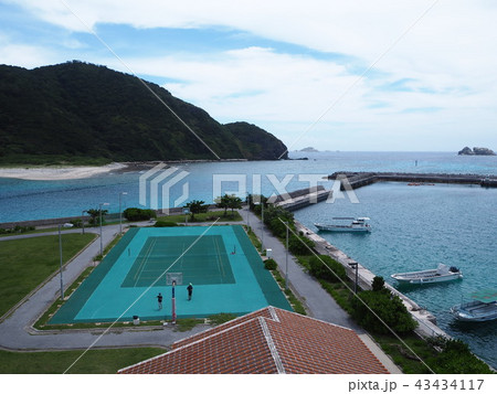 島の海と同色海沿いのテニスコート 島の海と同色海沿いのテニスコート 43434117