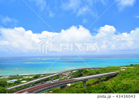 快晴の空と南国リゾートの海 快晴の空と南国リゾートの海 43436043