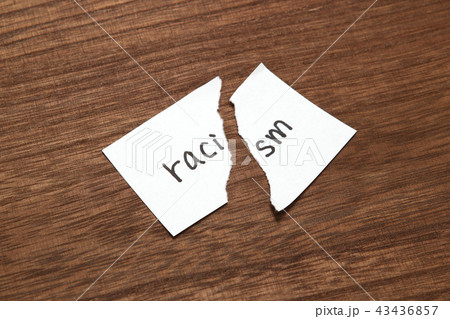 人種差別 破れた紙 人種差別 破れた紙 43436857