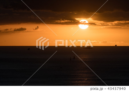 ワイキキビーチ「ハワイの夕暮れ」/Sunset in Hawaii_6 43437940