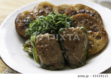 ピーマンの肉詰めと、蓮のはさみ焼き 43439115