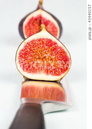 Sliced sweet fig with refelction on kitchen knife 43440157