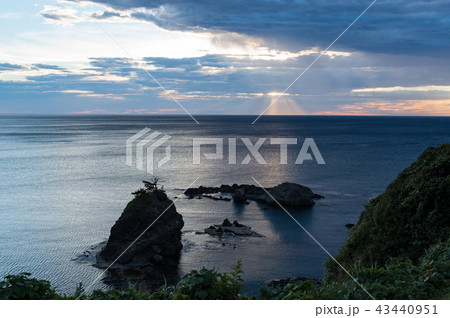 弁天岩の夕景 新潟県 柏崎 弁天岩の夕景 新潟県 柏崎 43440951