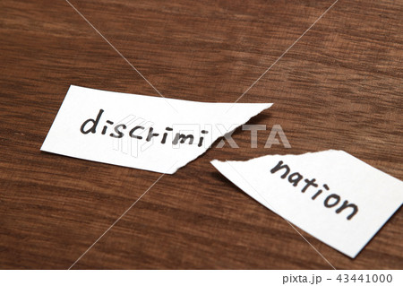 差別 破れた紙 差別撤廃 イメージ 差別 破れた紙 差別撤廃 イメージ 43441000