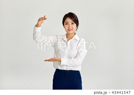 韓国人 ビジネスウーマン 若い女性 43441547