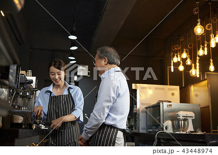 人物 カフェ コーヒー 43448974