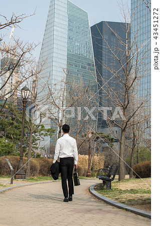 会社員 ワイシャツ ネクタイ 43451272