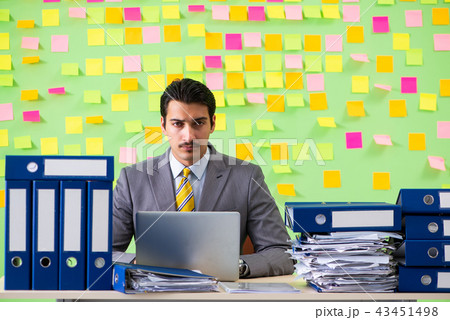 Businessman having trouble with his priorities 43451498