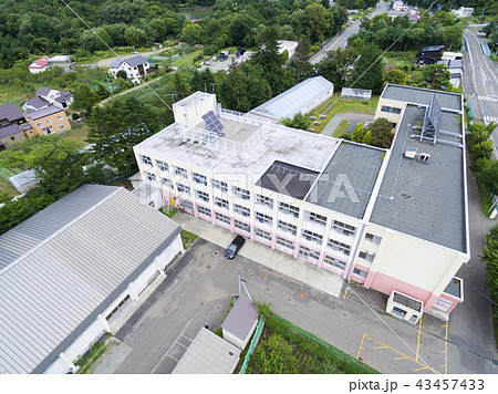 上空から見た小学校（空撮） 43457433