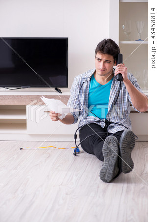 Man trying to fix broken tv 43458814