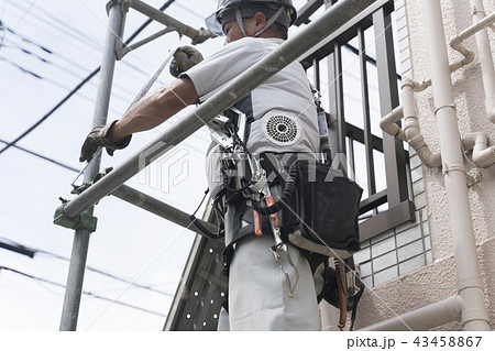 働く人・住宅・足場仮設作業 外壁工事 解体素材汎用 働く人・住宅・足場仮設作業 外壁工事 解体素材汎用 43458867