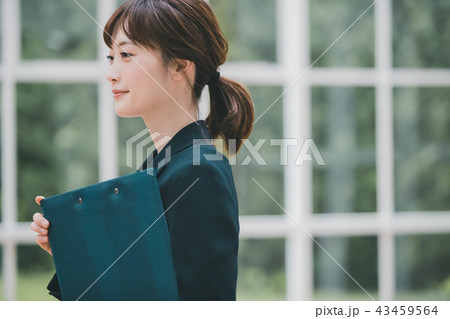 young woman young woman 43459564