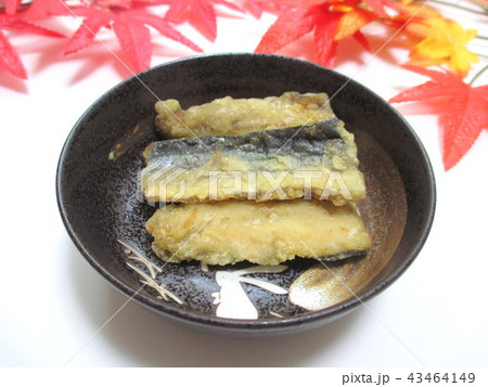 秋の味覚　さんまの竜田揚げ 43464149