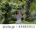 薔薇園の女性02 43465911
