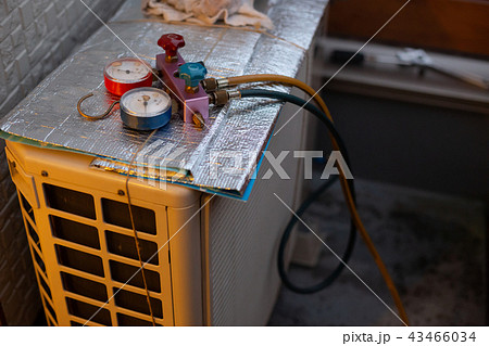 installation of an air conditioner 43466034