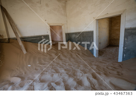 Sand has invaded and taken over these rooms 43467363