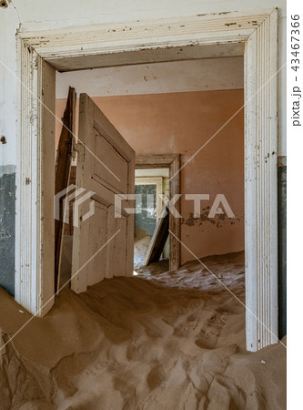 Sand has invaded and taken over these rooms 43467366