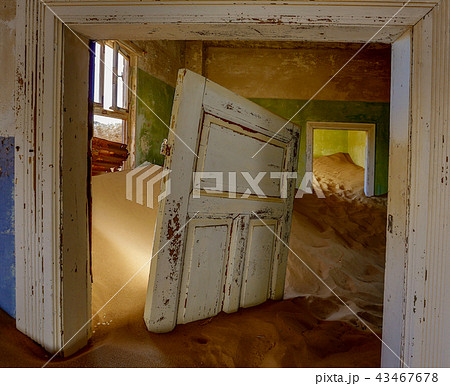 Sand has invaded and taken over these rooms 43467678