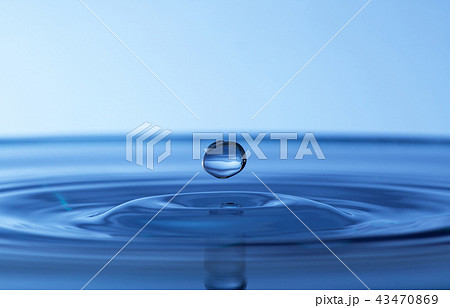 water drops splash 43470869